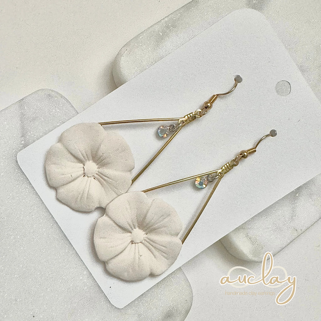 Chanti Statement White Gold Drop Flower