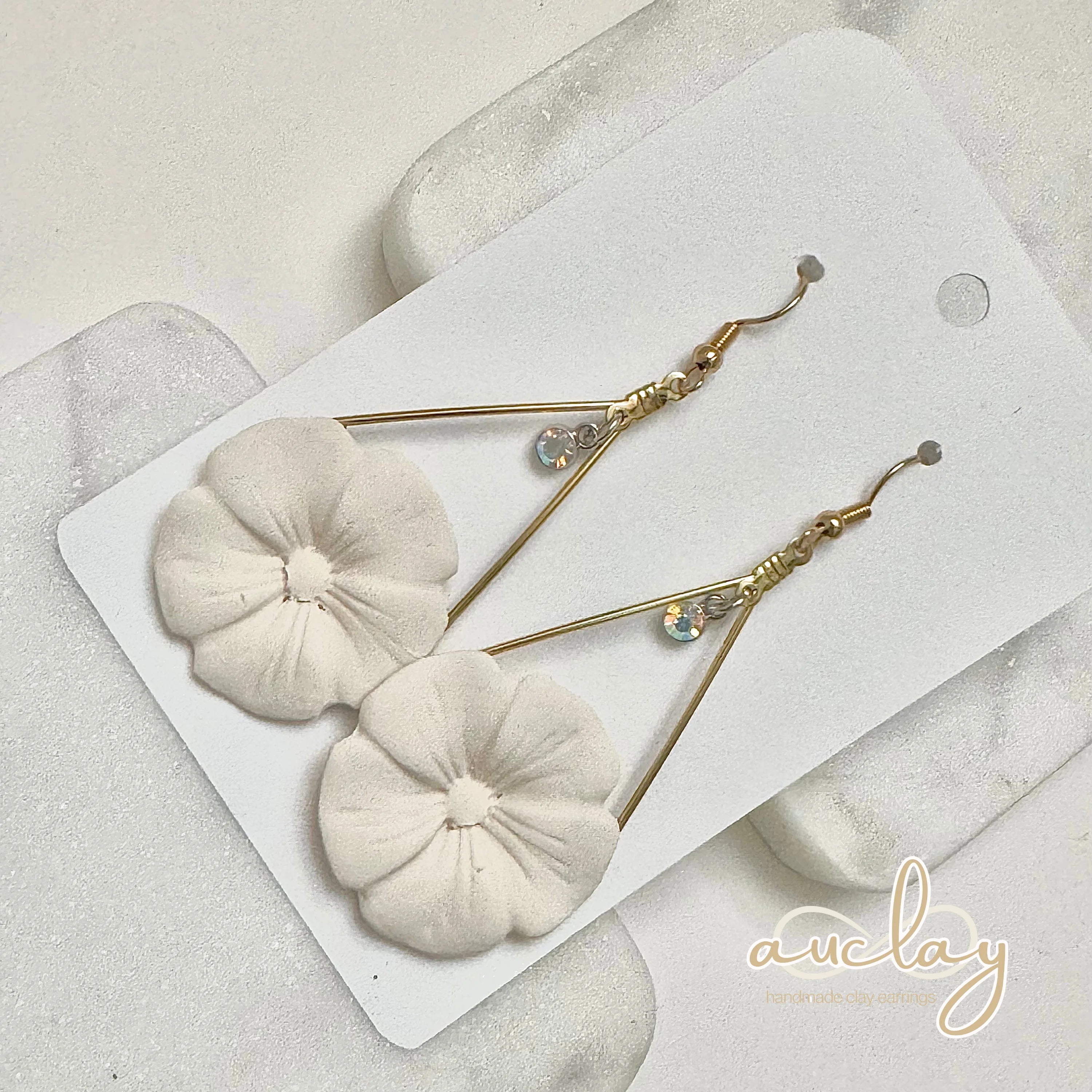 Chanti Statement White Gold Drop Flower